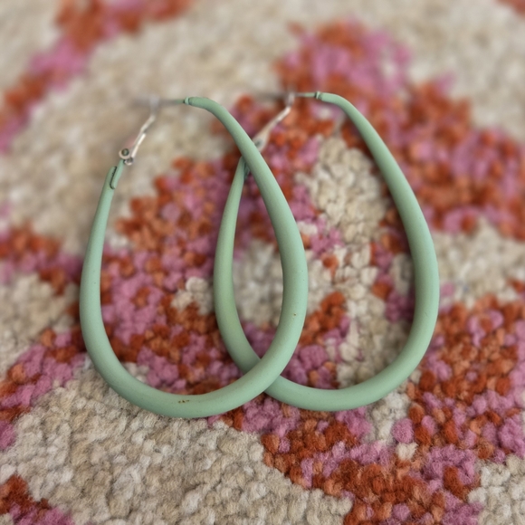 Mixed Jewelry Bag Of Earrings with Gold and Silver Tones - Picture 14 of 16